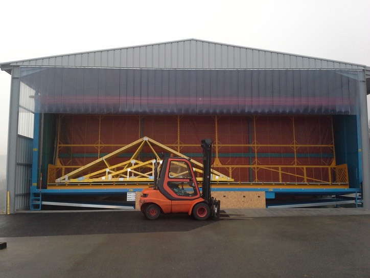 cabine d’aspersion pour le traitement des fermettes de charpente industrielle