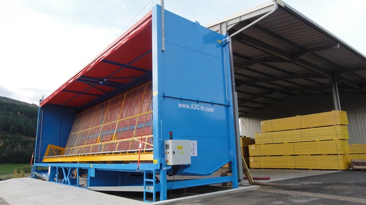 cabine d’aspersion pour le traitement des fermettes de charpente industrielle