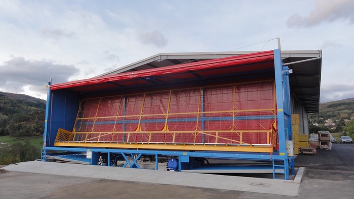 cabine d’aspersion pour le traitement des fermettes de charpente industrielle