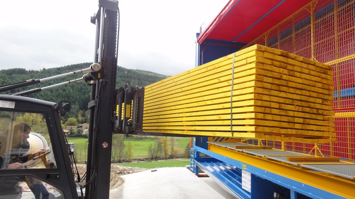 cabine d’aspersion pour le traitement des fermettes de charpente industrielle