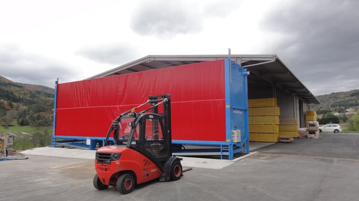 cabine d’aspersion pour le traitement des fermettes de charpente industrielle