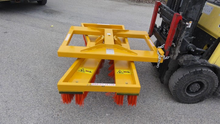 BALAI EN VÉ SUR FOURCHES CPA - 2