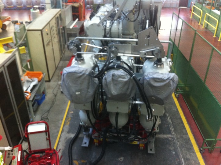 L1049-A PREMIER JEU DE CRICS ROULEUR ALSTOM SUR SITE - 09