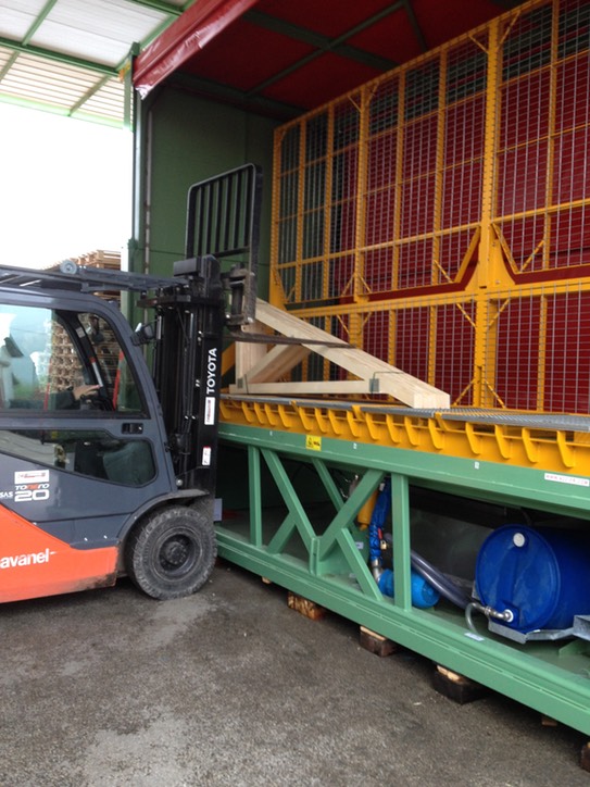 cabine d’aspersion pour le traitement des fermettes de charpente industrielle