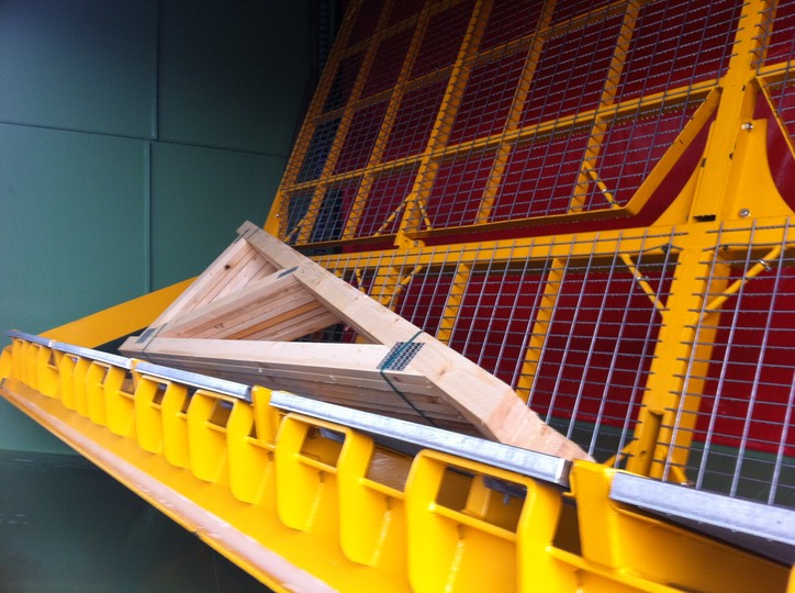 cabine d’aspersion pour le traitement des fermettes de charpente industrielle