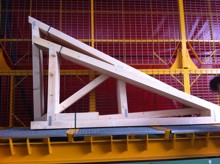 cabine d’aspersion pour le traitement des fermettes de charpente industrielle